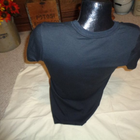 New Women's Iowa Hawkeyes Nike Dri Fit T-shirt - Picture 3 of 5